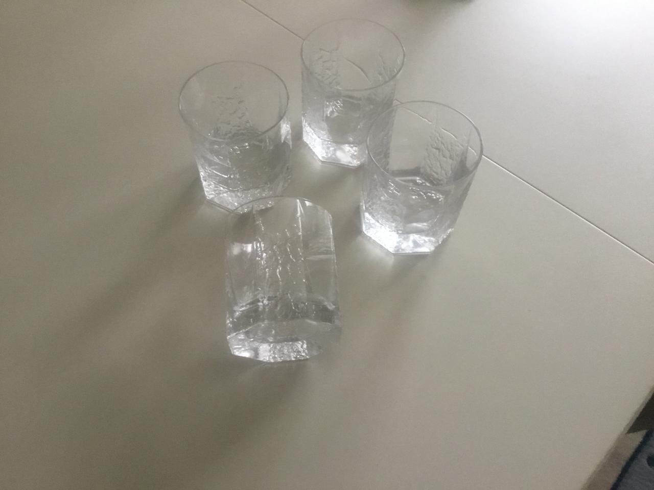 Fyra mindre Glas i nyskick. I...