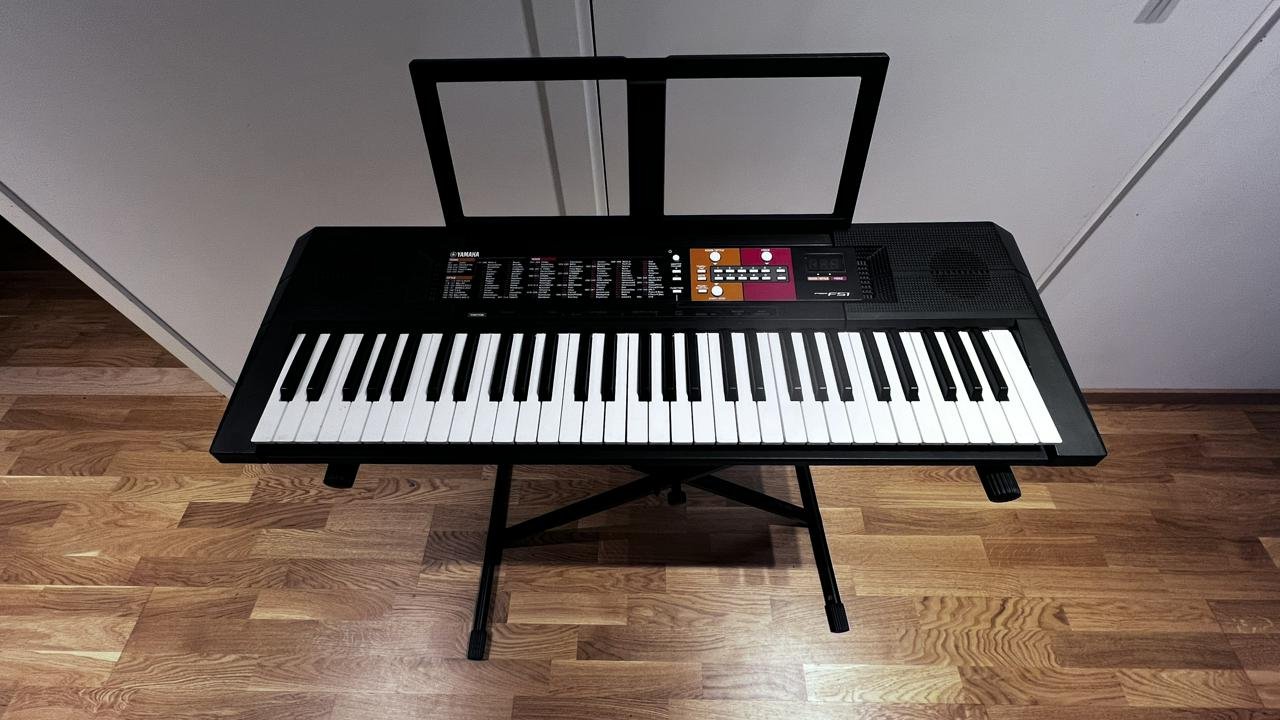 Yamaha PSR-F51 keyboard