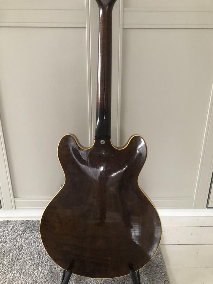 Gitarr Gibson 330