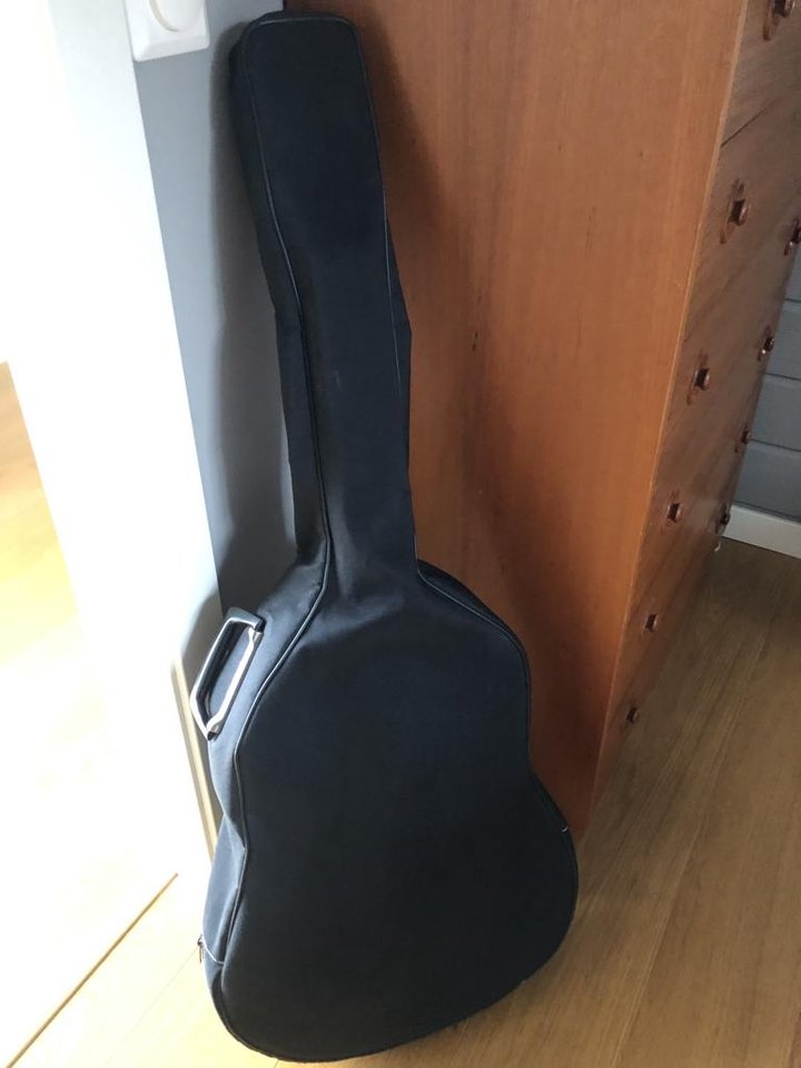 Yamaha akustisk gitarr