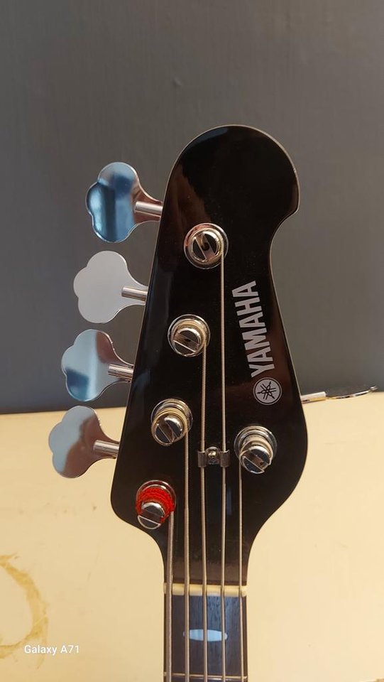Yamaha 5 str bass