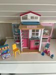 Barbie hus med tillbehör samt djur