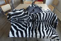 2 st Zebra plädar till raggarbilen eller hemmasoffan. 