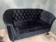 FÖRST TILL KVARN!! Chesterfield soffa 2-sits. 