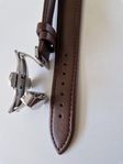 Klockarmband brunt läder, butterfly clasp i silverton, 20mm