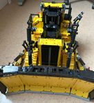 LEGO Technic 42131 Appstyrd Cat D11 bulldozer