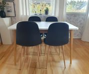 Bord och 4 stolar 