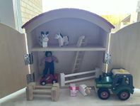 farm house and animals