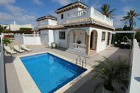 Villa med egen pool 200m ifrån La mata stranden