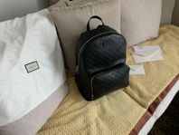 Signature Leather Backpack Gucci