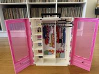 Barbie - garderob i fint skick