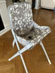 Praktisk ihopfällbar barnstol grå/vitt mönster