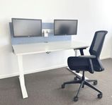 Kompletta skrivbord med bordsskärm + 2 st datorskärmar
