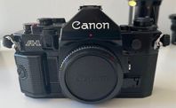 Canon A-1 med 3 linser, blixtar och väska