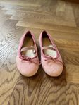 Flattered ballerinasko i rosa mocka storlek 28