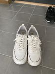 white sneakers size 38