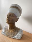 Byst av egyptisk figur