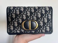 Dior 30 Montaigne 2-in-1 pouch on chain