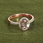 Förlovningsring i roséguld med 40 diamanter 