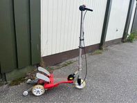 Barn Dual Pedal Scooter