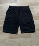 svarta shorts 
