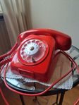 Väldigt fin vintage telefon med rullskiva.