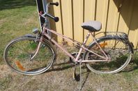 Äldre cyklar som behöver fixas