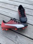 Puma fotbollsskor strl 32 