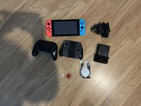 Nintendo Switch (1st Gen) med 3 Controller och tillbehör