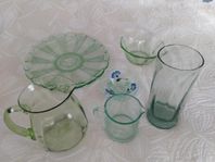 Äldre glasföremål med grön ton
