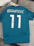signerad Zlatan Ibrahimovic tröja 