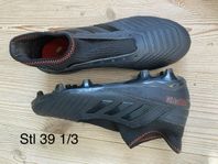 Fotbollsskor, Adidas Predator, konstgräs, stl 39 1/3