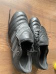 Fotbollsskor Adidas Copa stl 44