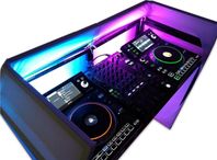 Ny DJ-utrustning och DJ-bänk (värde 17 830 kr)