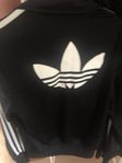 Adidas tracksuit (dam 36/38)