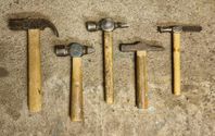 Äldre verktyg: hammare, borrsvängar och tänger