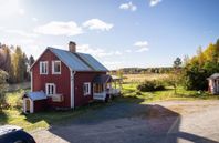 hus med ett lugnt lantligt läge