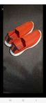 Säljer nya  röda skor st 38