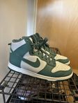 Nike Dunk High storlek 41