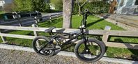 Haro BMX 20 tum med 2 pegs & 360 gyro. 