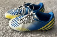 Fotbollskor Adidas Predator storlek 36