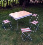 Vintage ihopfällbart campingbord + fyra stolar