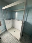 Fräsch duschkabin med anpassning för äldre/ handikapp