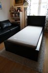 IKEA 90 cm MALM-säng med madrass och förvaring, svart