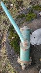 En gammal handpump vattenpump