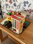 Fisher Price (vintage) Garaget mm