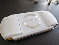 Sony PSP i toppskick. Originalbox, 11 spel+ 11 UMD-filmer