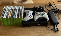 xbox 360 med handkontroller och spel