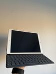 IPad 10.2 128gb 7th gen + iPad Pro Smart Keyboard 10.5