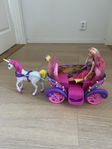 Barbie med vagn och häst